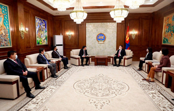 Нийгмийн даатгалын шимтгэлийг хоёр хувь бууруулах тухай хуулийн төслийг өргөн мэдүүллээ