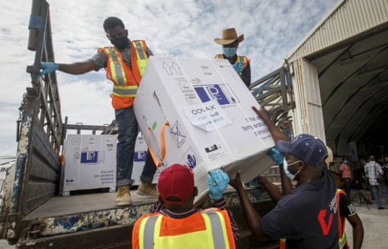 Хөгжил буурай орнуудад вакцин түгээх ажлыг яаравчлуулж эхэллээ