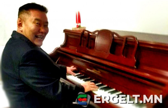 “Айзам-2” хамтлагийн дуучин Д.ЖАРГАЛСАЙХАН: Шөнө болтол орцонд гитар тоглож, уран бүтээлээ туурвидаг байлаа