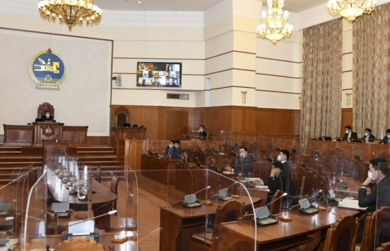 Олон хүүхэдтэй өрх толгойлсон эх, эцэгт тэтгэмж олгох тухай хуулийн төслийг хэлэлцэнэ