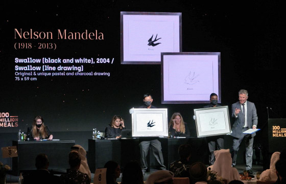 Пикассо, Дали, Мандела нарын уран зургуудыг буяны дуудлага худалдаанд оролцуулжээ