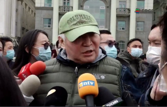 Э.БАТ-ҮҮЛ: Ардчиллын төлөө тэмцэж байгаа гишүүдээ дэмжих гэж ирлээ, коммунистуудаа