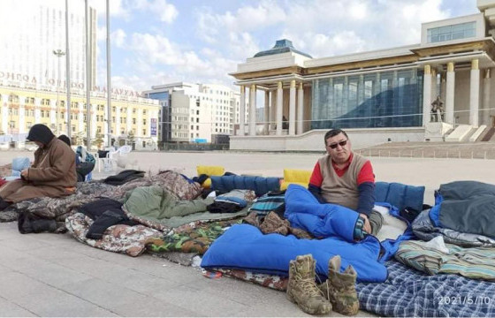 УИХ-ын гишүүн Ж.Батсуурь өлсгөлөн зарлаж, гурван кг туржээ