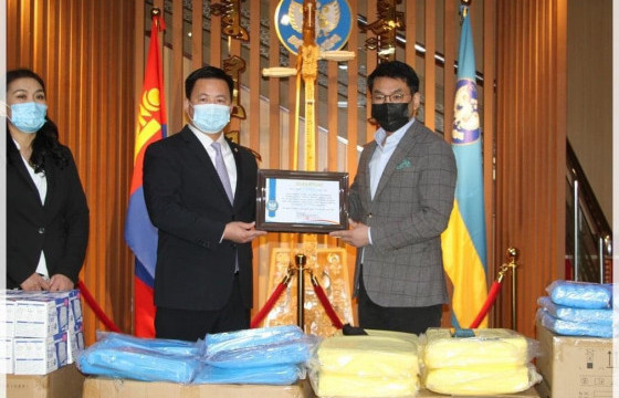 Монгол Улсын Ерөнхийлөгч Дундговь аймагт хандив илгээлээ