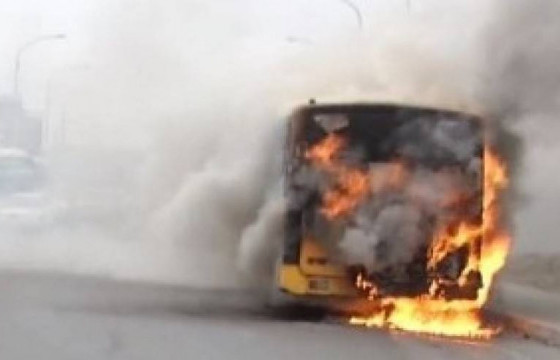 Говь-Алтай аймагт эмнэлгийн хэрэгсэл ачиж явсан автобус шатжээ