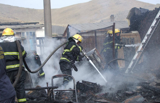 Төв аймгийн Борнуур суманд таван ханатай гэр шатаж, хоёр хүн нас барж, нэг иргэн түлэгджээ