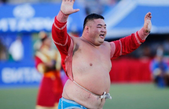 Э.Оюунболдод унасан бөхчүүдэд ЦОЛ ОЛГОХЫГ Ерөнхийлөгчөөс хүслээ