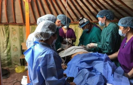 Э.ЧУЛУУНЦЭЦЭГ: Хоолой руугаа хутгалсан эрэгтэйд яаралтай хагалгаа хийж, амийг нь аварч чадлаа