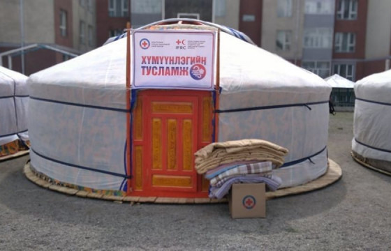 Байгалийн гамшигт өртсөн 15 өрхөд иж бүрэн гэр олголоо