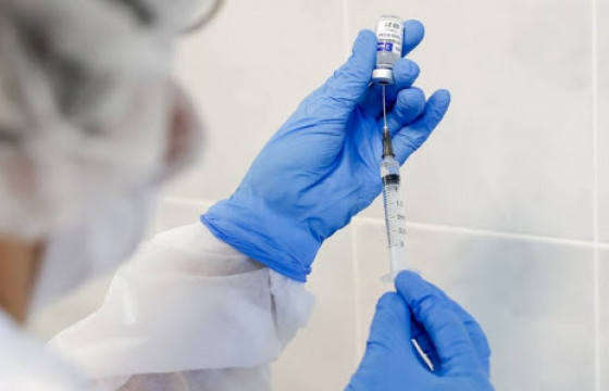 Жирэмсэн эмэгтэйд Астразенека болон Спутник V вакцин хийхгүй