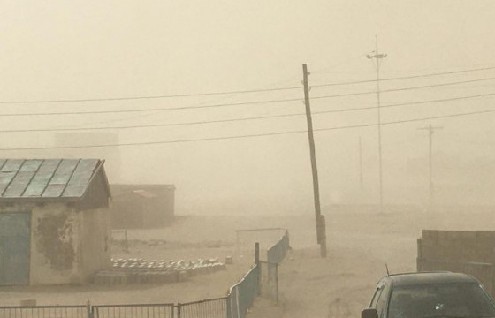 Баян-Өлгий аймагт хүчтэй шороон шуурганы улмаас барилга, байгууламжийн дээвэр хууларчээ