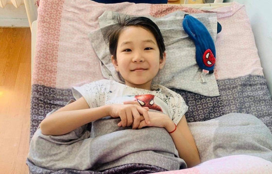 Э.Ананд хүүгийн тусгаарлалтын хугацаа дуусаж, эмчилгээгээ эхлүүлжээ