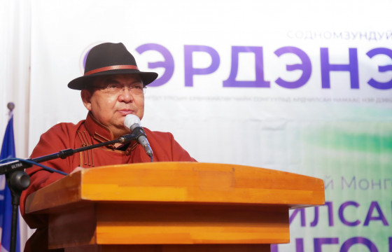 АН-аас нэр дэвшигч С. Эрдэнэ Баянхонгор аймгийн иргэдтэй уулзлаа