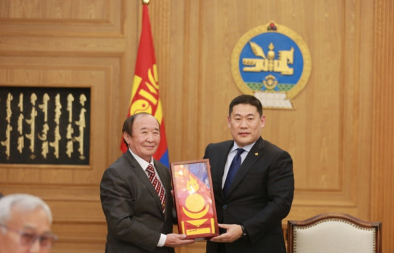 Ерөнхий сайд Токиогийн олимпод оролцох баг тамирчдад амжилт хүсэж, төрийн далбаа гардуулав