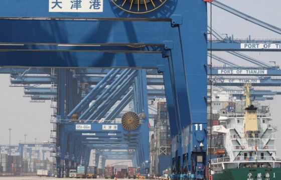 Монгол руу тээвэрлэх 4000 чингэлэг Тяньжин боомтод саатжээ