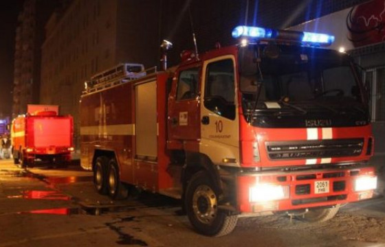 “Скай резидэнс-2” хотхонд гал гарч, 1-10 давхар хүртэлх гадна талын дулаалгын хөөсөнцөр шатжээ