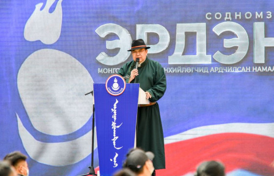 ФОТО: Нэр дэвшигч С.Эрдэнэ Баянгол дүүргийн иргэдтэй уулзлаа