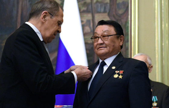 Сергей Лавров Ж.Гүррагчаад Александр Невскийн одон гардууллаа