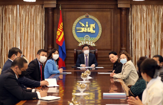 Коронавирусийн эсрэг бүх төрлийн вакцинжуулалтыг зогсоох шаардлагыг УИХ-ын даргад хүргүүллээ