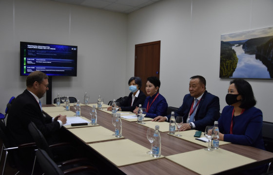 Гадаад харилцааны сайд Б.Батцэцэг оху-ын засгийн газрын орлогч дарга В.В.Абрамченкотой уулзлаа