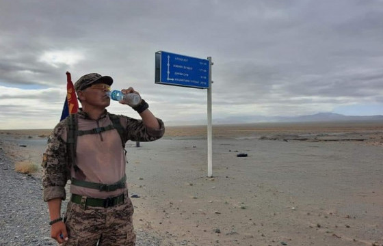 1500 км зайд гүйхээр төлөвлөсөн Э.Даваажамц Дарви суманд иржээ