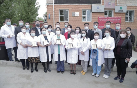 Баянзүрх дүүргийн өрхийн эмнэлгүүдэд автомашин хандивлалаа