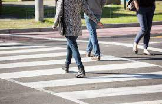 Хараагүй иргэдэд зориулж явган хүний гарцуудад дуут дохио суурилуулж байна