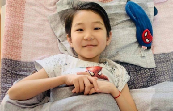 Э.Ананд хүүгийн ээж: Цусны хавдар нь эдгэдэг төрөл гэсэн. Эхний хими эмчилгээ дуусаж, хүүгийн минь бие дээрдэж байна