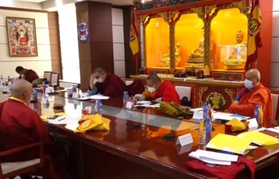 Тэргүүн хамба лам нар хуралдаж байна
