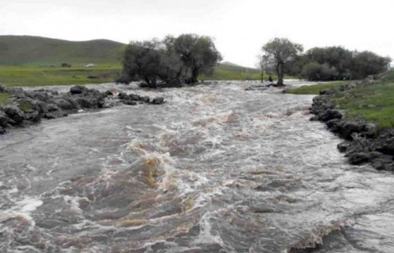 Улиастайн голд автомашинтайгаа осолдсон иргэдийг эсэн мэнд гаргажээ