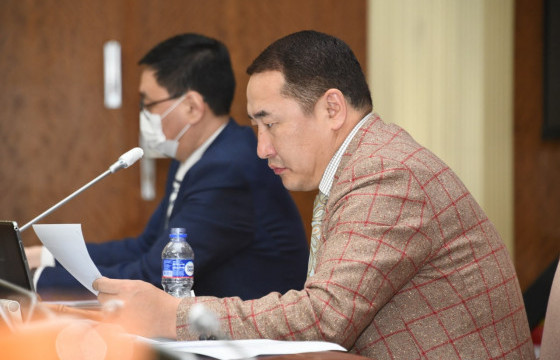 УИХ-ЫН ГИШҮҮН Ж.МӨНХБАТАД холбогдох хэргийг шалгаж байна