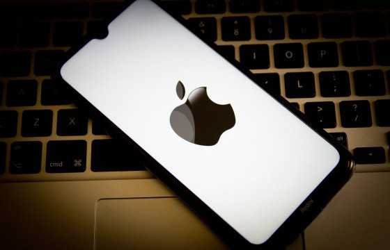 “Аппле” компанийг хэрэглэгчдээ тагнаж байж болзошгүй хэмээн шалгаж эхэлжээ