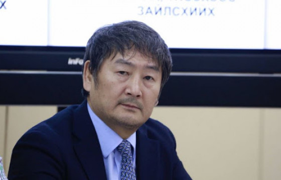 Д.НЯМХҮҮ: Би 