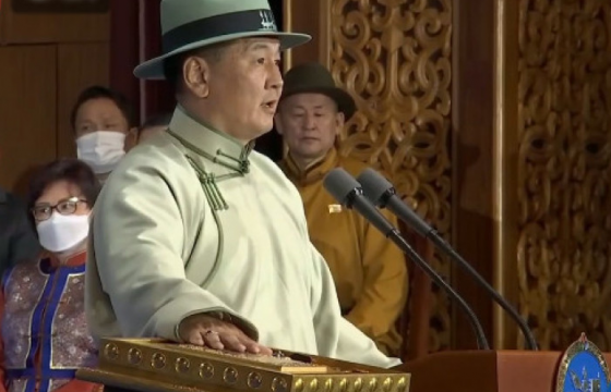 Монгол Улсын зургаа дахь Ерөнхийлөгч У.Хүрэлсүх тангараг өргөж, тамгаа гардаж авлаа