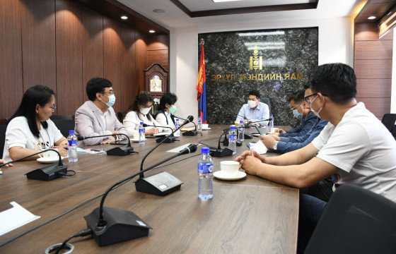 С.Энхболд: Эмч, сувилагч нарын цалинг хоёр дахин нэмэгдүүлэх боломжтой бүх арга хэмжээг хэрэгжүүлнэ