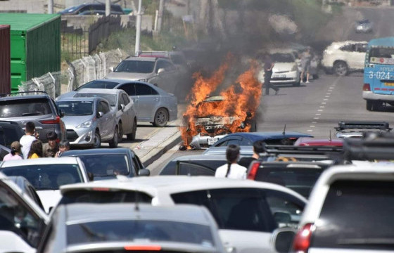  “Т.Vitz” маркын автомашин замын дунд шатжээ