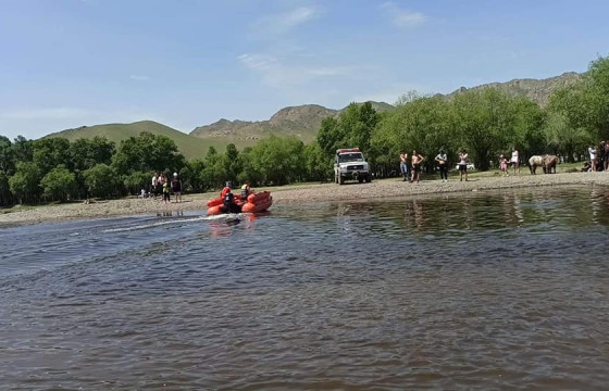 Голын уснаас аав, охин хоёрыг аварчээ