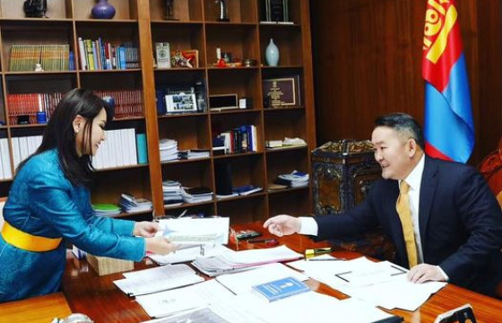 А.АДЪЯАСҮРЭН: Ардчиллын түүхэнд тод мөртэй өнгө, ард түмэндээ итгэл өгсөн тэргүүн байлаа