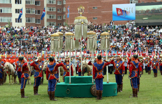 Наадмаар ЕС хоног амарна