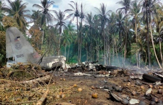 Филиппинд цэргийн онгоц осолдож, 45 хүн амиа алджээ