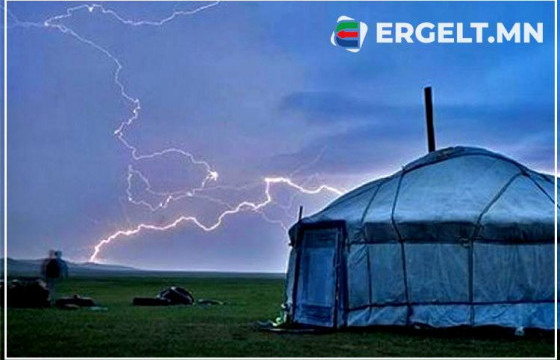 Өвөрхангай аймагт хоёр малчин аянгад цохиулж нас баржээ