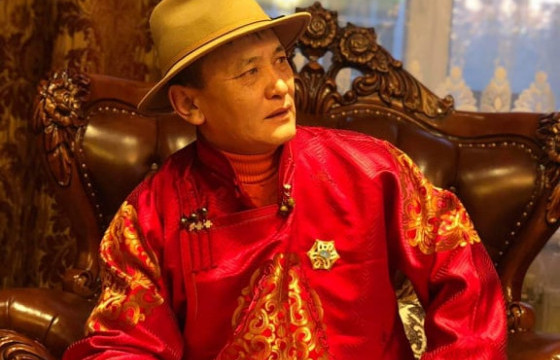 СОЁРХЫН ПҮРЭВСҮРЭН: Хэдэр, ёдор ааштай ч сэтгэлийнх нь мухарт хайр өмөлзөж явдаг хөх өвгөдөө бичих л сайхан