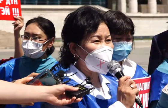 Х.АРИУНАА: Өвчтөнөө эмчилж байсан 32-хон настай эмч амин үзүүлэлт нь муудаж, сэхээн амьдруулах тасагт ухаангүй хэвтэж байна