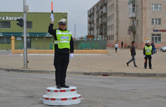 Цахилгаан тасарснаас 132 уулзвар, цэгт цагдаа нар биет зохицуулалт хийж байна