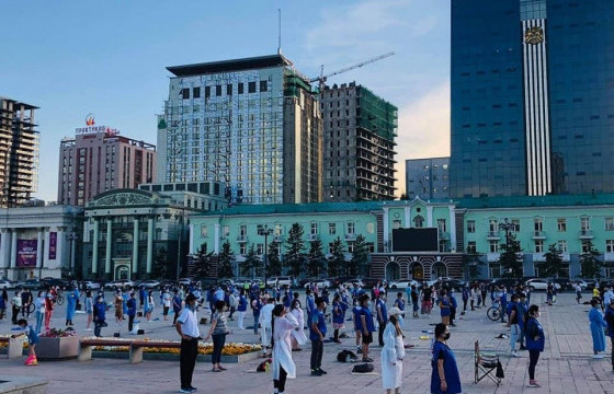 Эмч нар тэмцлийн хурц хэлбэрт шилжихээ мэдэгдлээ