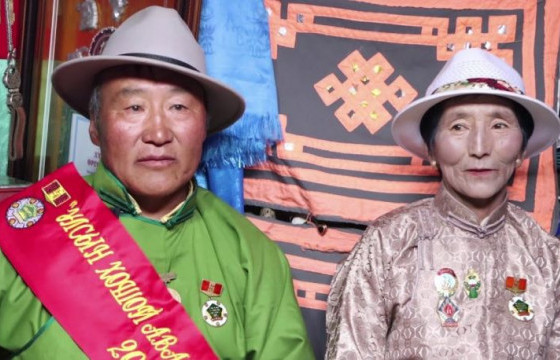 Ховд аймгийн малчин Р.Цэрэндоржийг Хөдөлмөрийн баатар цолоор шагнав