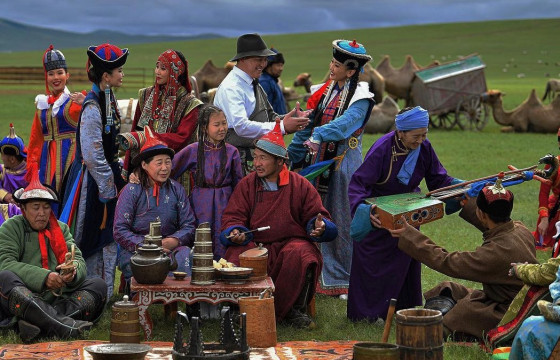 ФОТО: “Би Монгол хүн” хүндэтгэлийн тоглолтын онцлох агшнууд