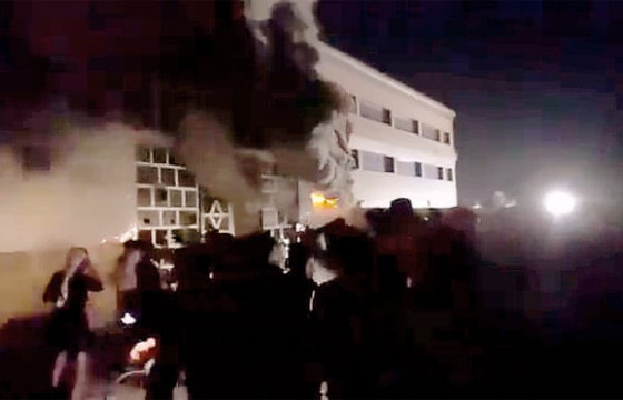 Коронавирусийн халдвартай иргэдийг эмчилж байсан эмнэлэгт гал гарч, өвчтөнүүд шатаж, амиа алджээ