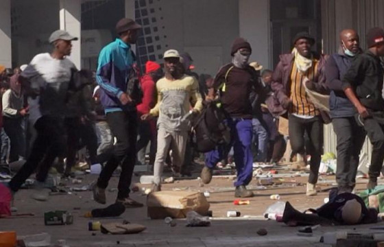 Өмнөд Африкийн эсэргүүцлийн жагсаалын үеэр 72 хүн амиа алджээ