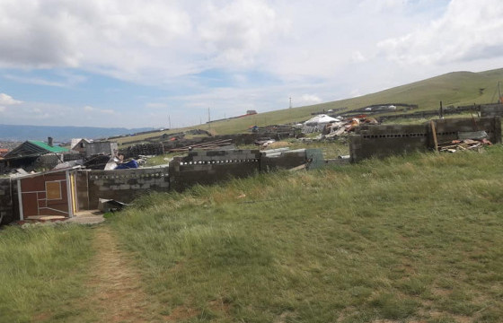 Хуй салхины улмаас өчигдөр Тахилтад байх 45 айлын гэр, хашаа нуржээ